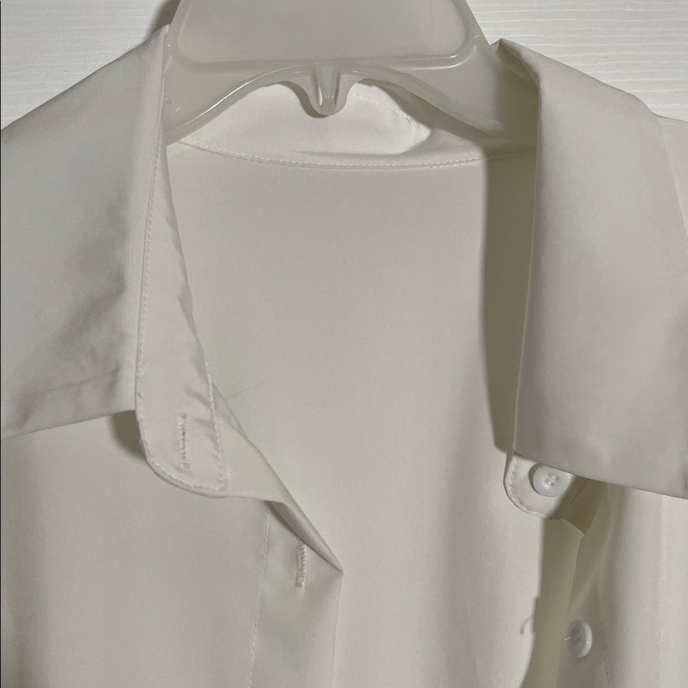 Elegant Ladies White Button-Up Blouse. 3X Unbranded - Picture 3 of 9